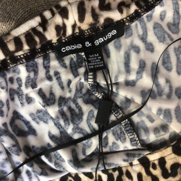 Cable & Gauge Chetah Print Top - Picture 4 of 4